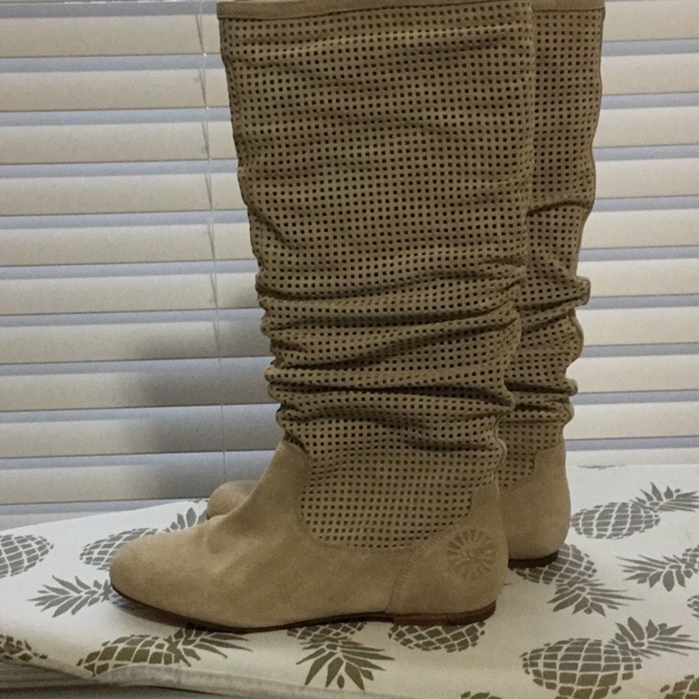 Like new Ugg suede boots size 8 1/2